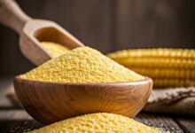 Cornmeal (Zea mays)